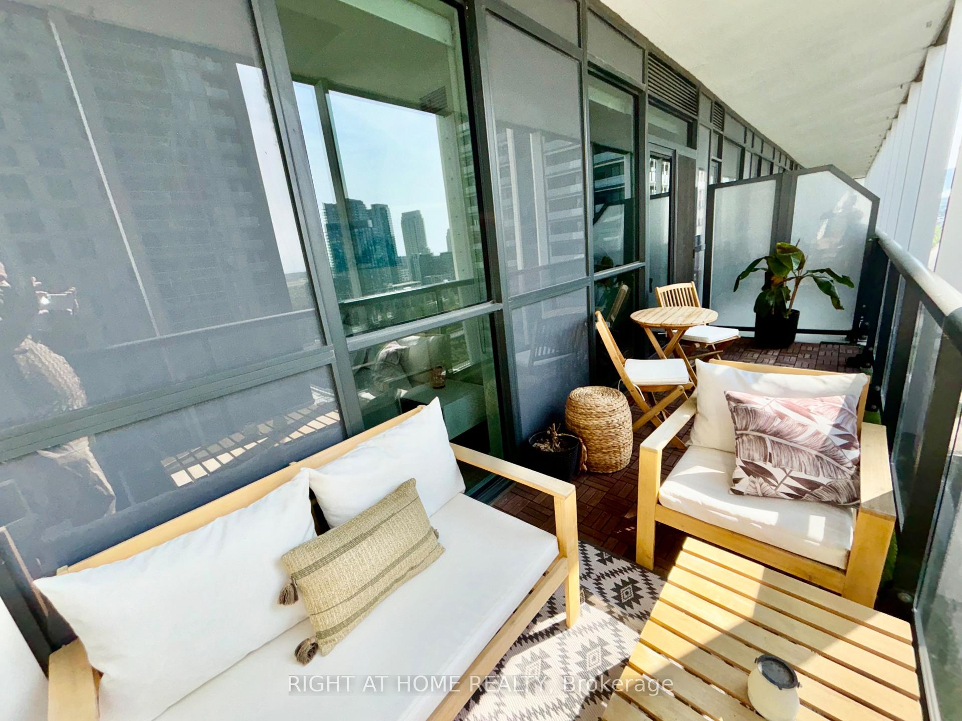 2 Bedrooms Condo at 50 Ordnance, Toronto For sale