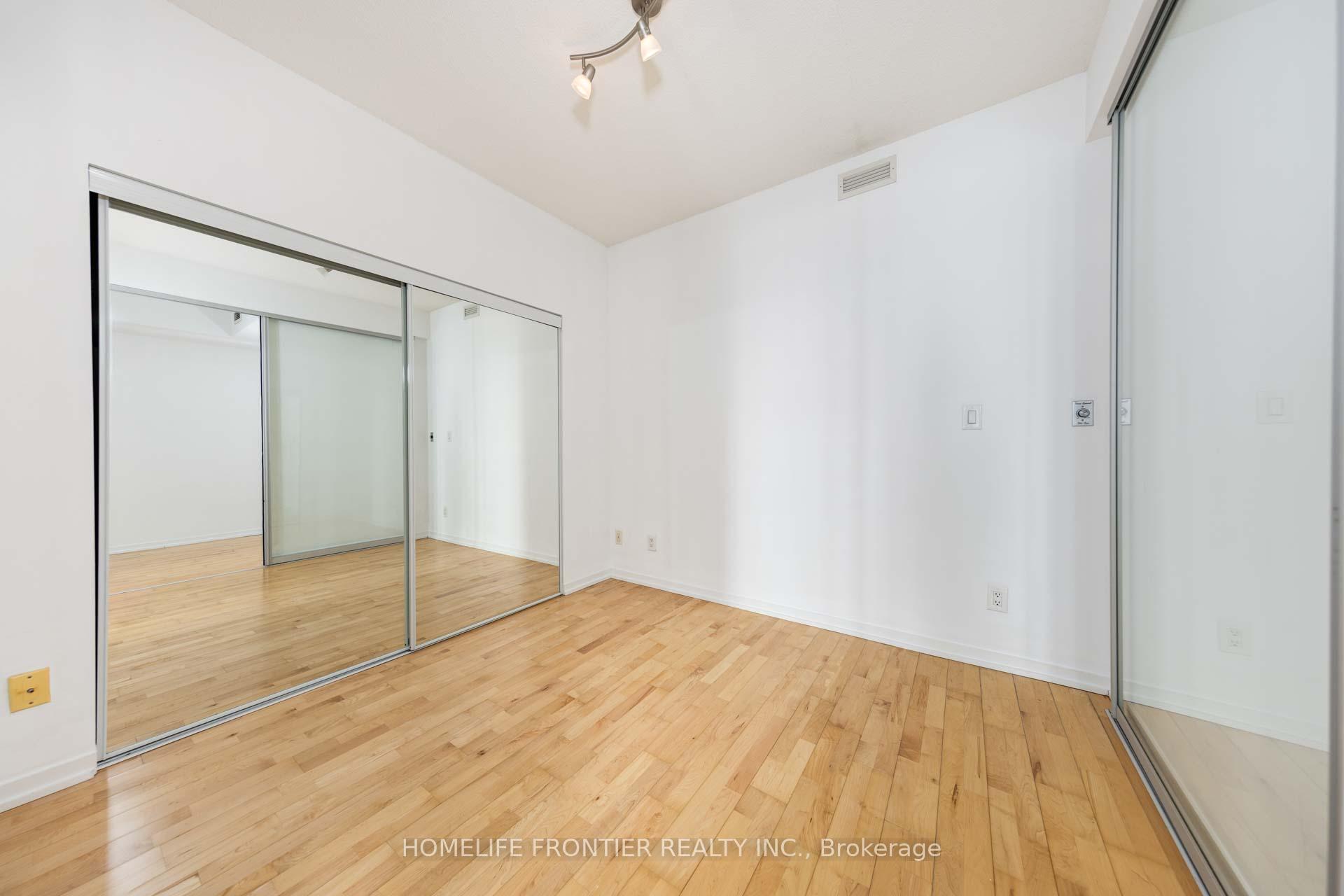 2 Bedrooms Condo at 65 Bremner, Toronto For sale