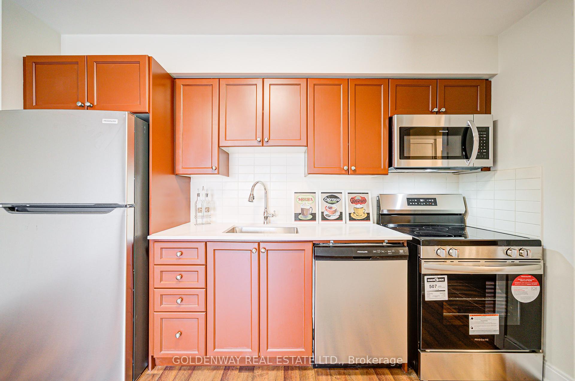 1 Bedroom Condo at 125 Village Green,  Toronto For sale