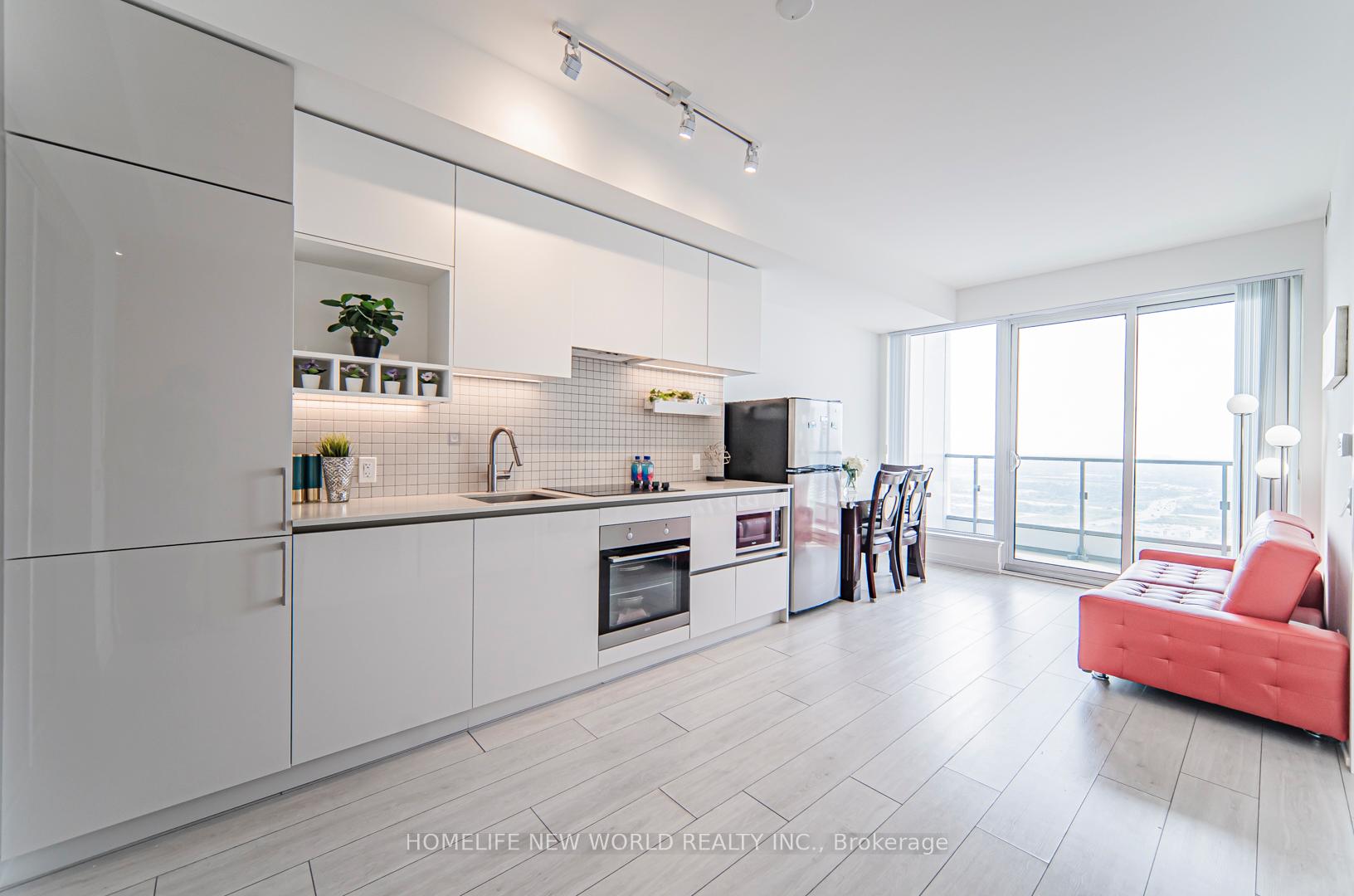 2 Bedrooms Condo at 5 Buttermill,  Vaughan For sale