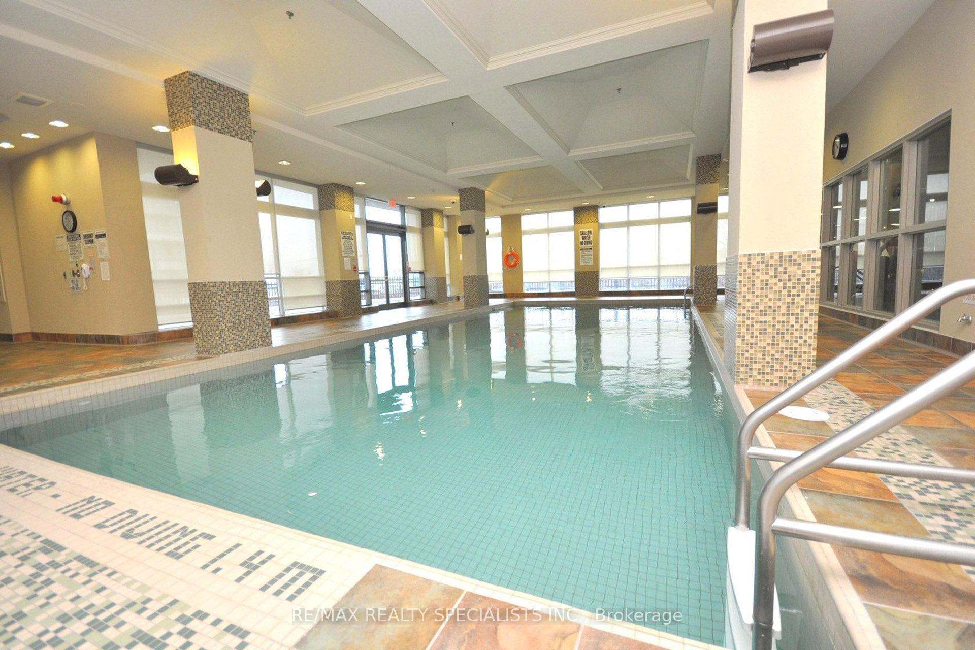 2 Bedrooms Condo at 335 Rathburn, Mississauga For sale