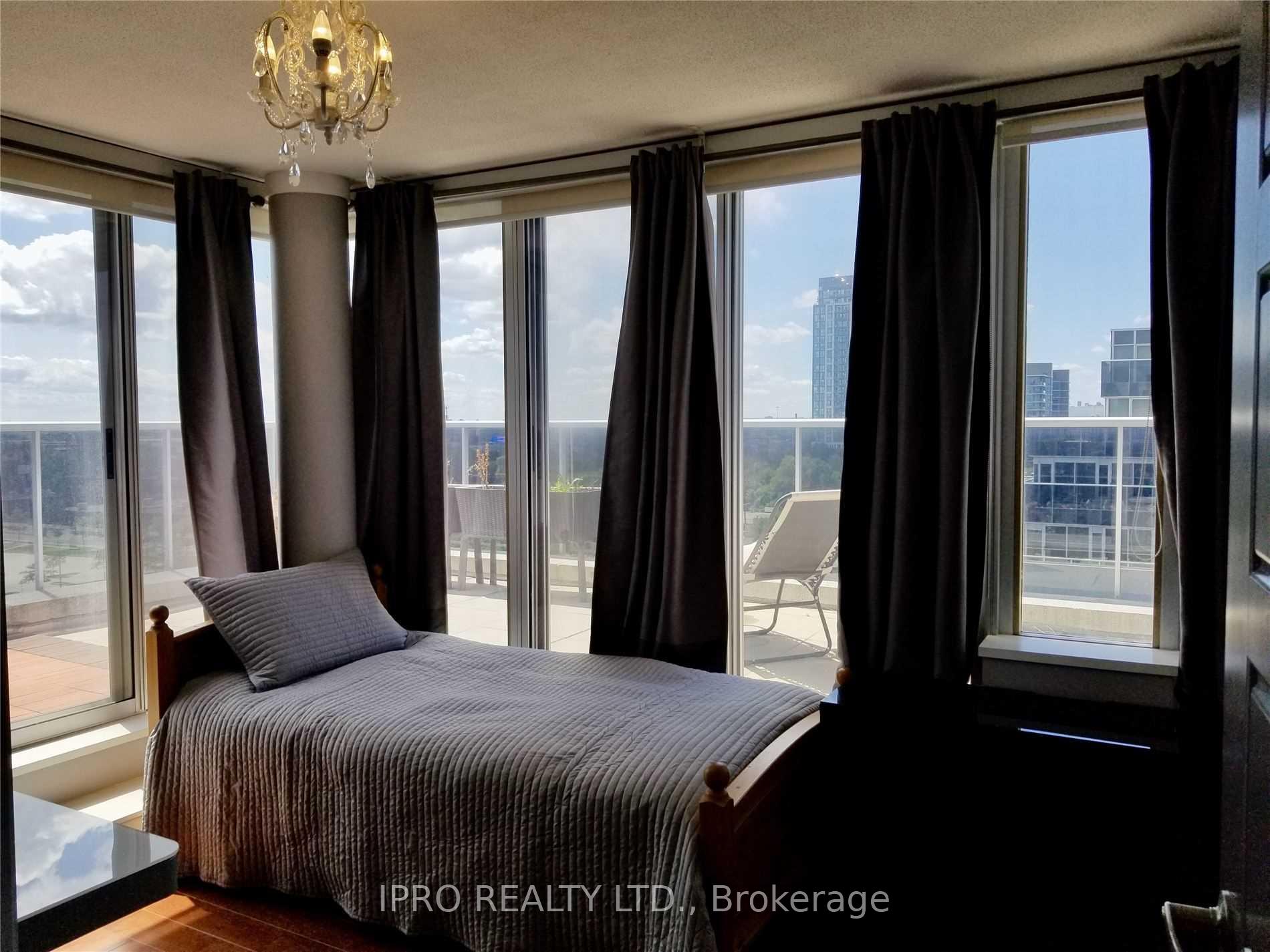 3 Bedrooms Condo at 1040 The Queensway,  Toronto For sale