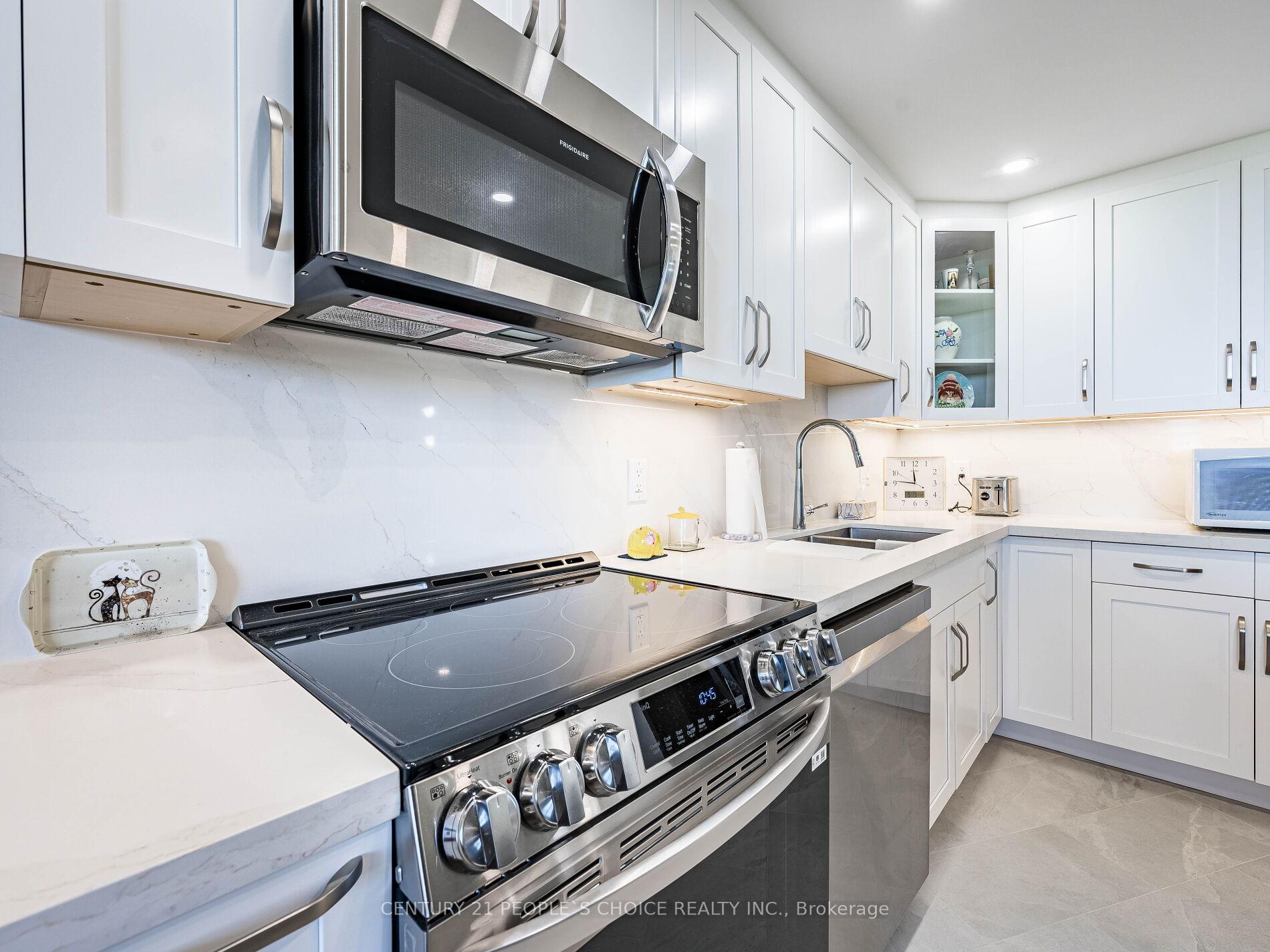 2 Bedrooms Condo at 451 The West Mall, Toronto For sale