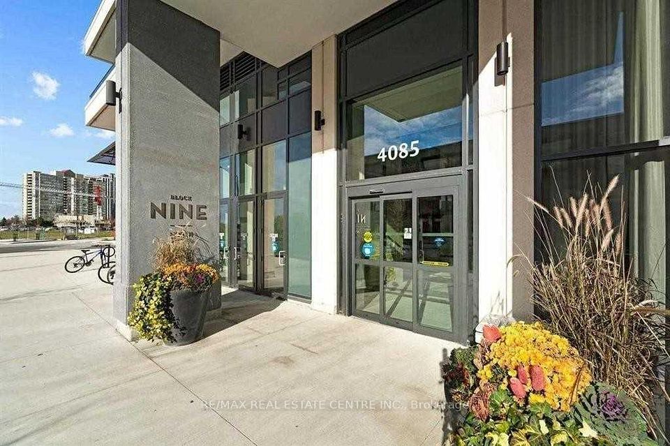 4085 Parkside Village