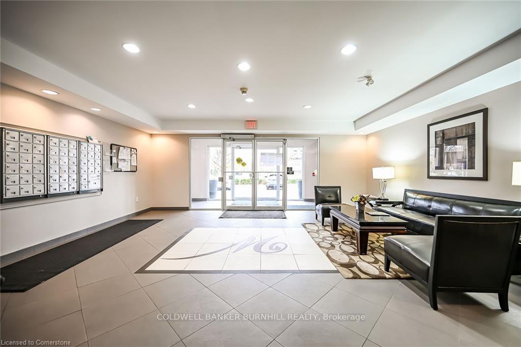 2 Bedrooms Condo at 396 Plains,  Burlington For sale