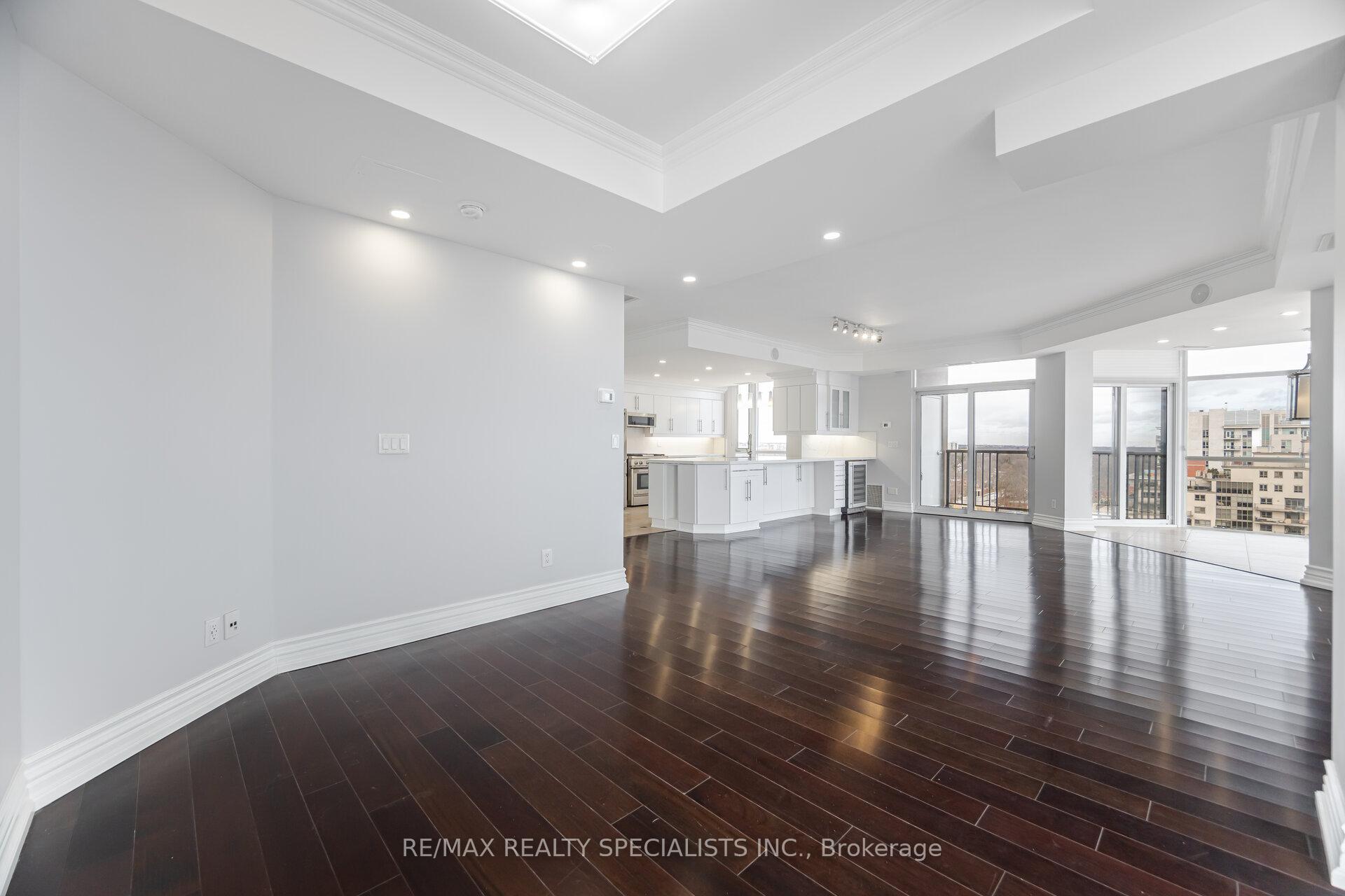 3 Bedrooms Condo at 1477 Lakeshore,  Burlington For sale