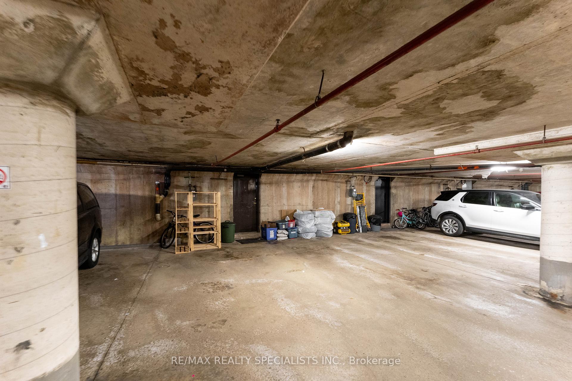 4 Bedrooms Condo at 2230 Upper Middle, Burlington For sale
