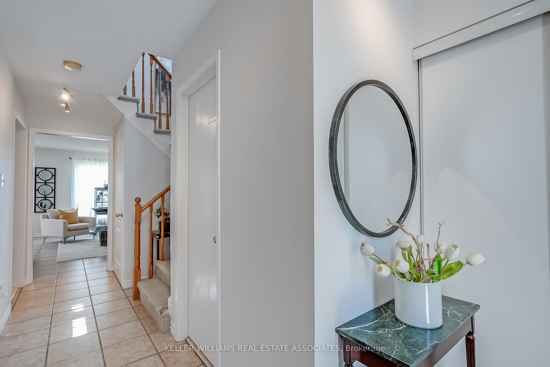 4 Bedrooms Condo at 5305 Glen Erin, Mississauga For sale