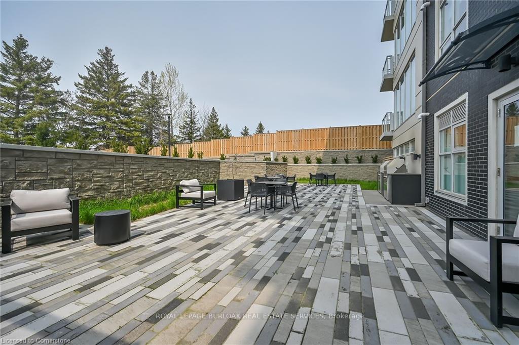 2 Bedrooms Condo at 16 Markle,  Hamilton For sale