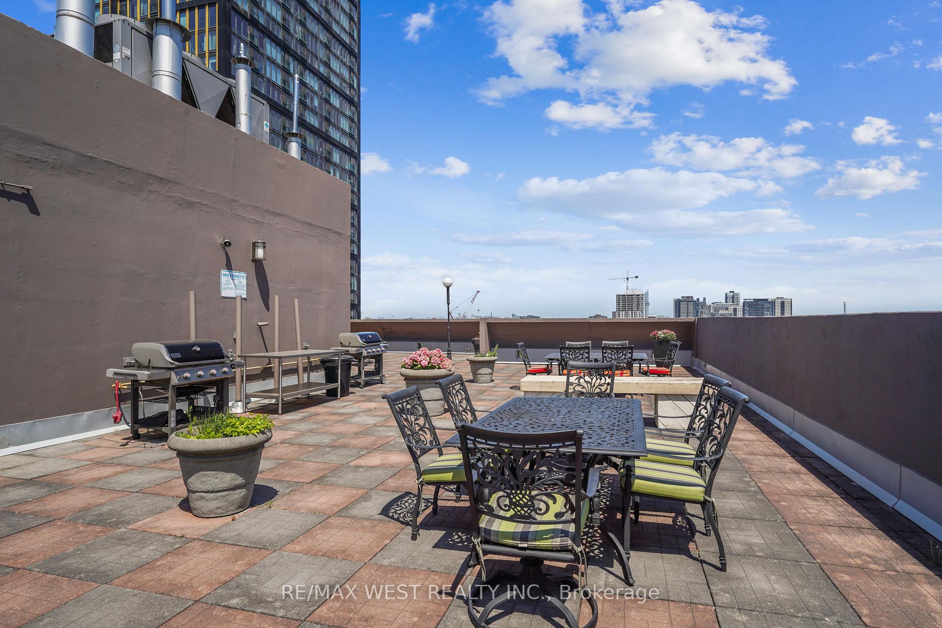 2 Bedrooms Condo at 256 Jarvis, Toronto For sale