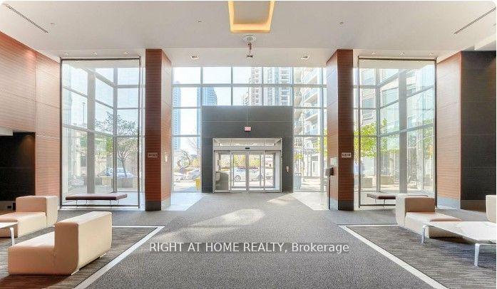 3 Bedrooms Condo at 125 Village Green,  Toronto For sale