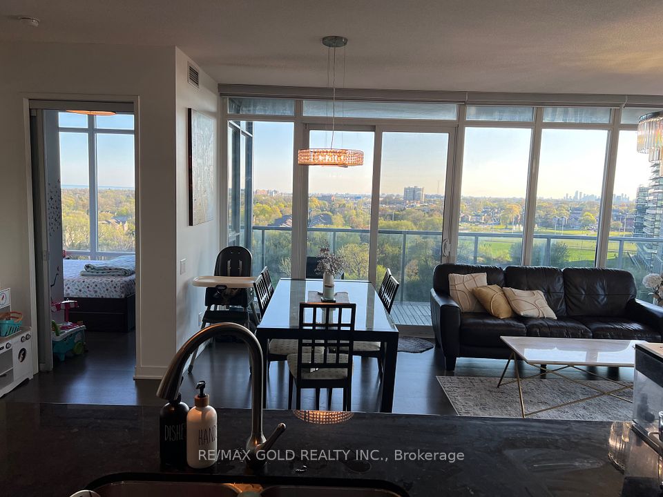 88 Park Lawn