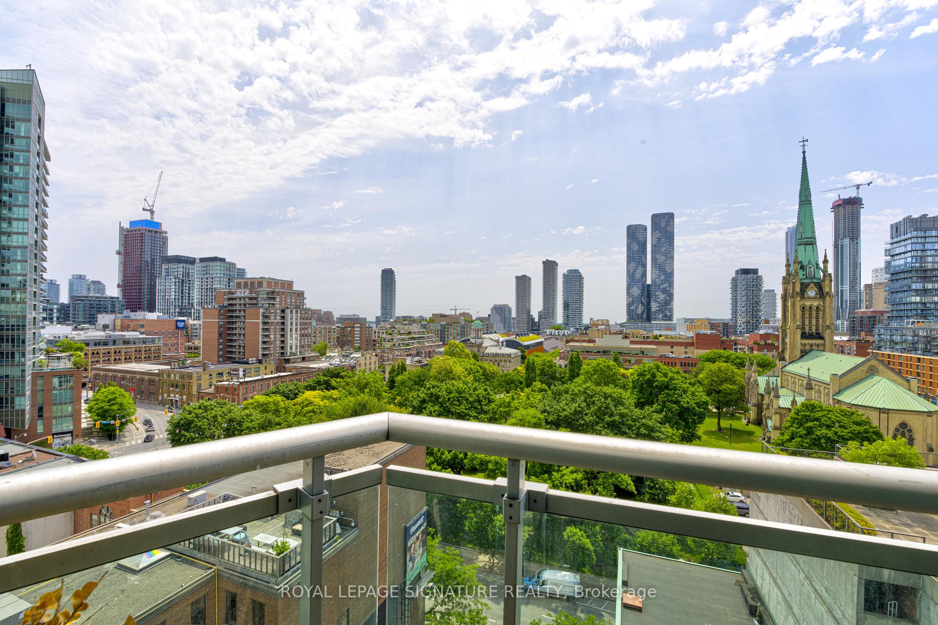 2 Bedrooms Condo at 77 Lombard, Toronto For sale