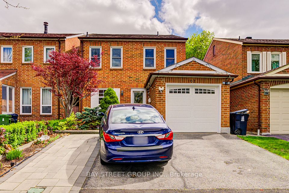 102 Mossbrook