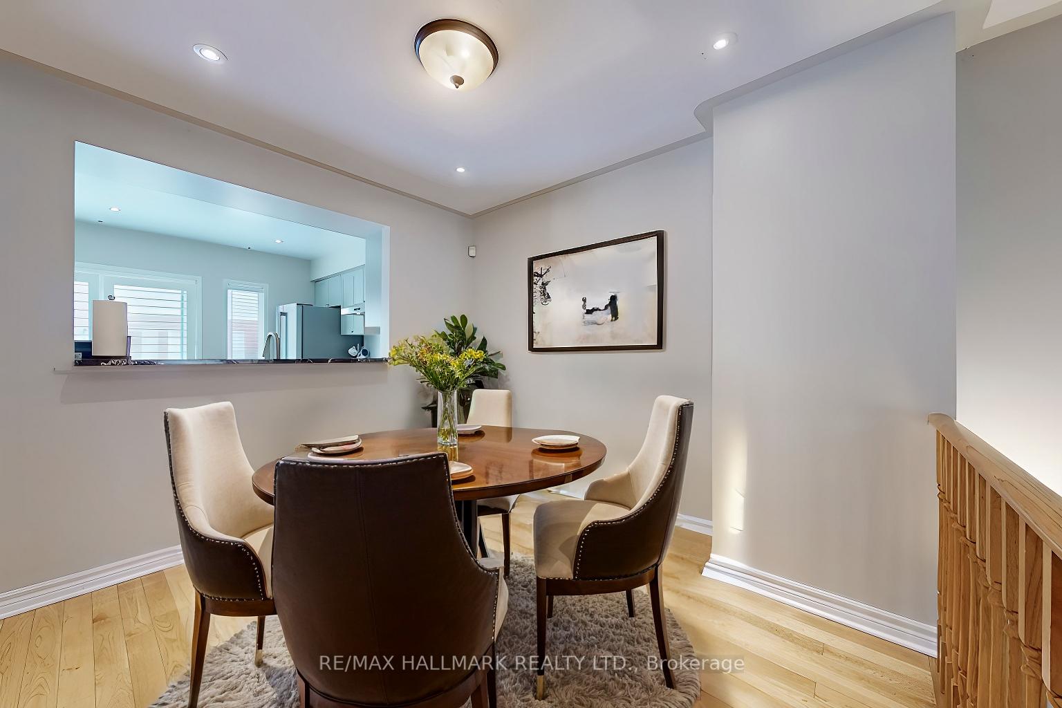 3 Bedrooms Condo at 83 Mondeo,  Toronto For sale