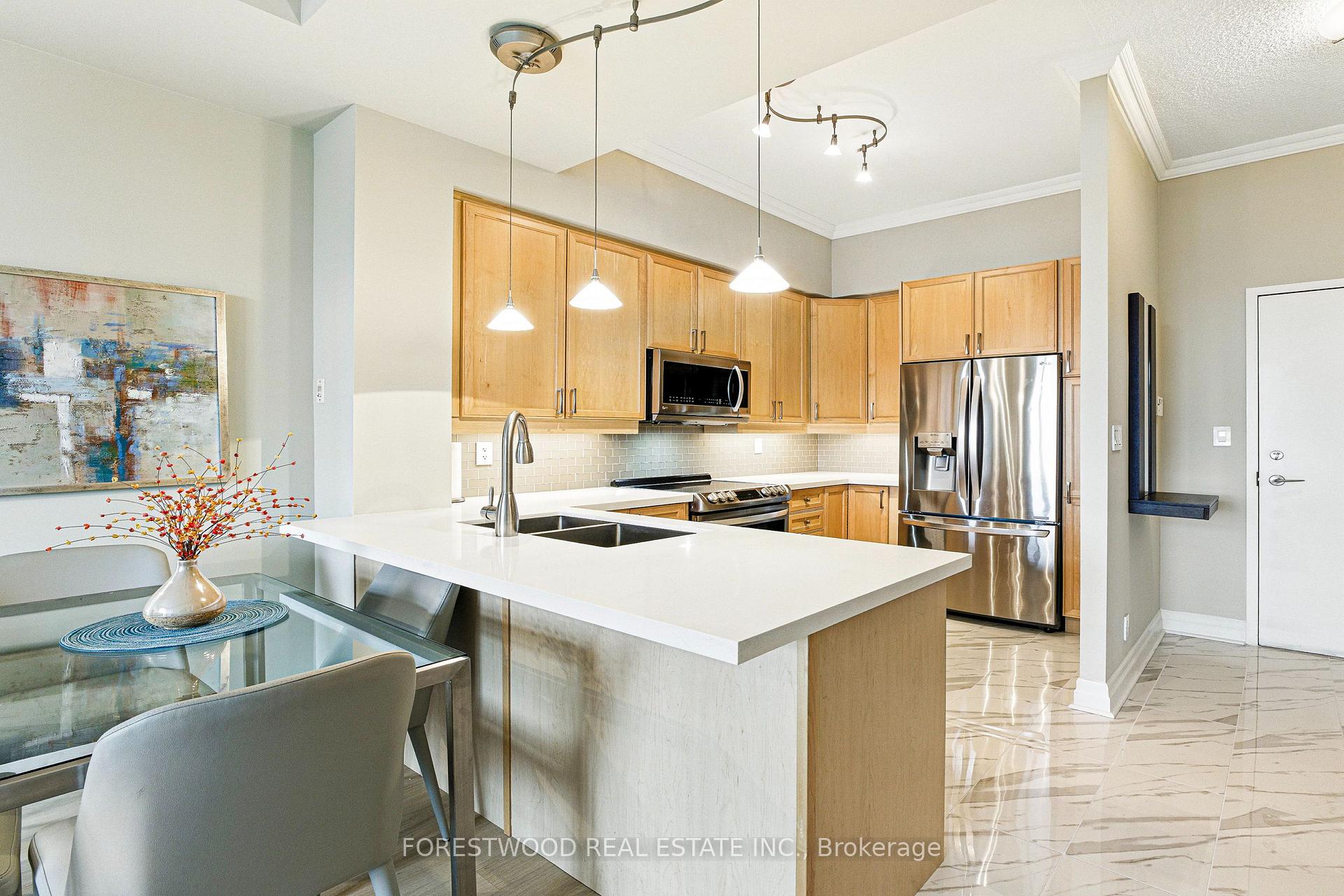 2 Bedrooms Condo at 80 Port, Mississauga For sale