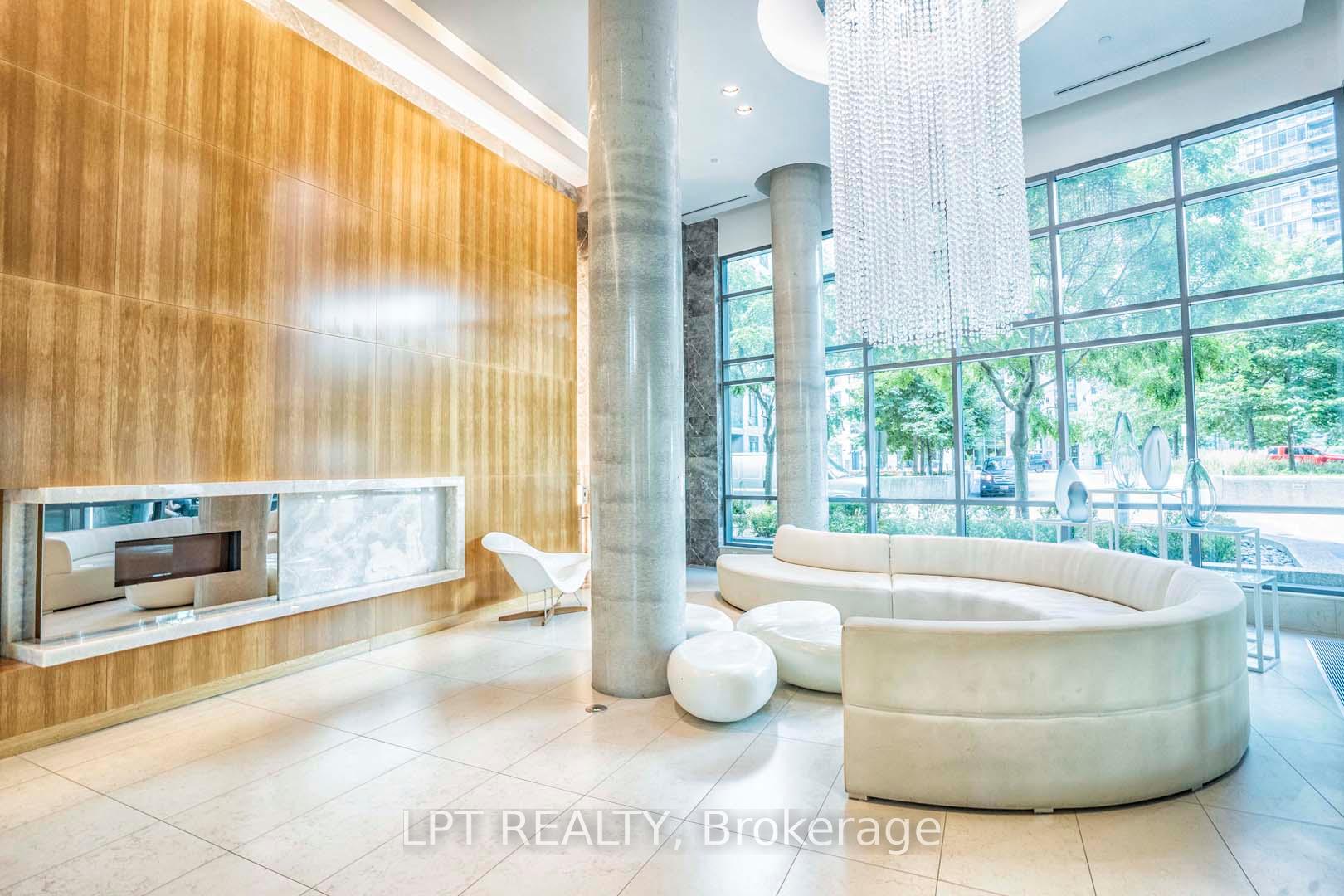 2 Bedrooms Condo at 215 Fort York, Toronto For sale