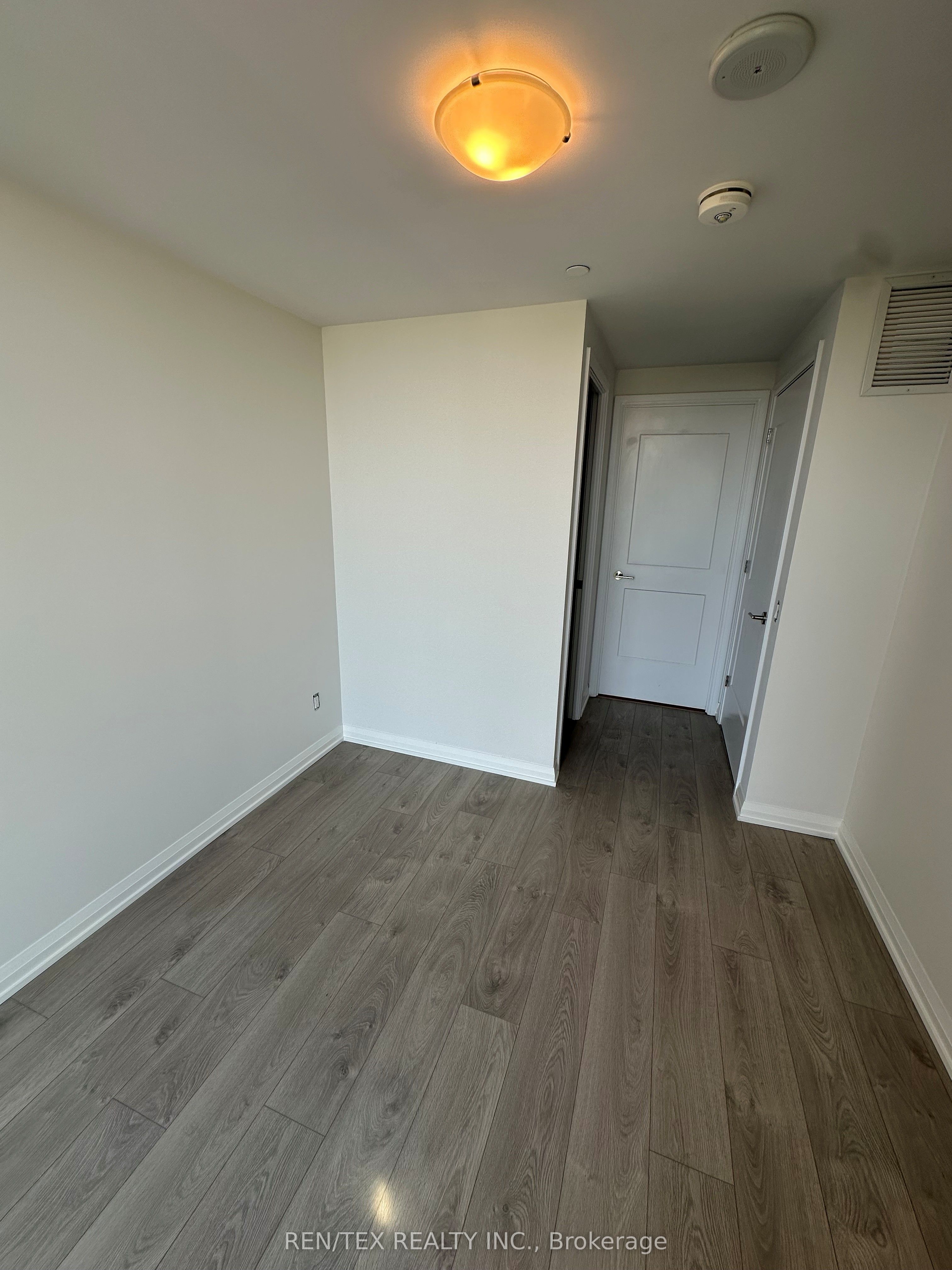7895 Jane Street, #903