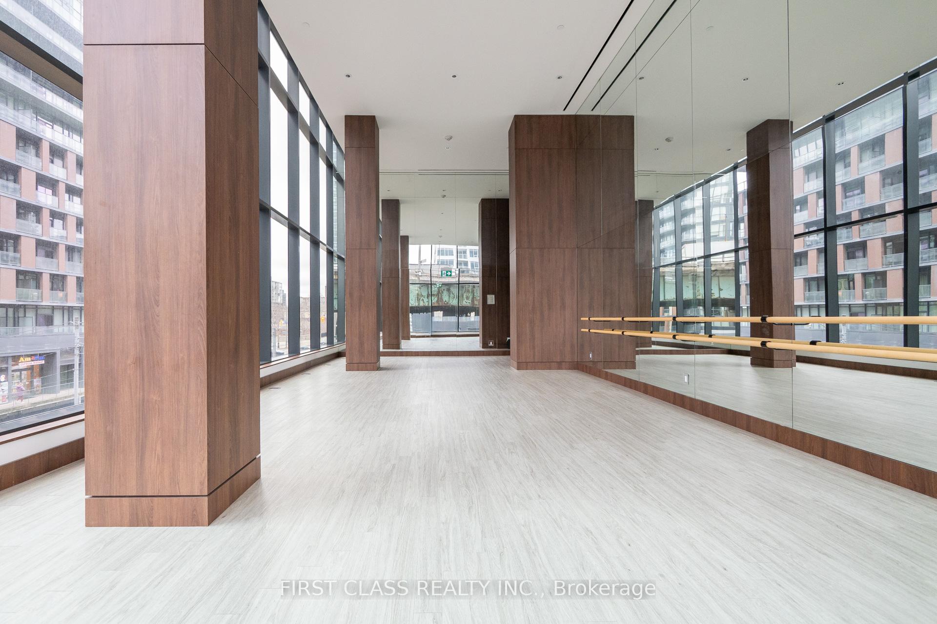 3 Bedrooms Condo at 80 Queens Wharf, Toronto For sale