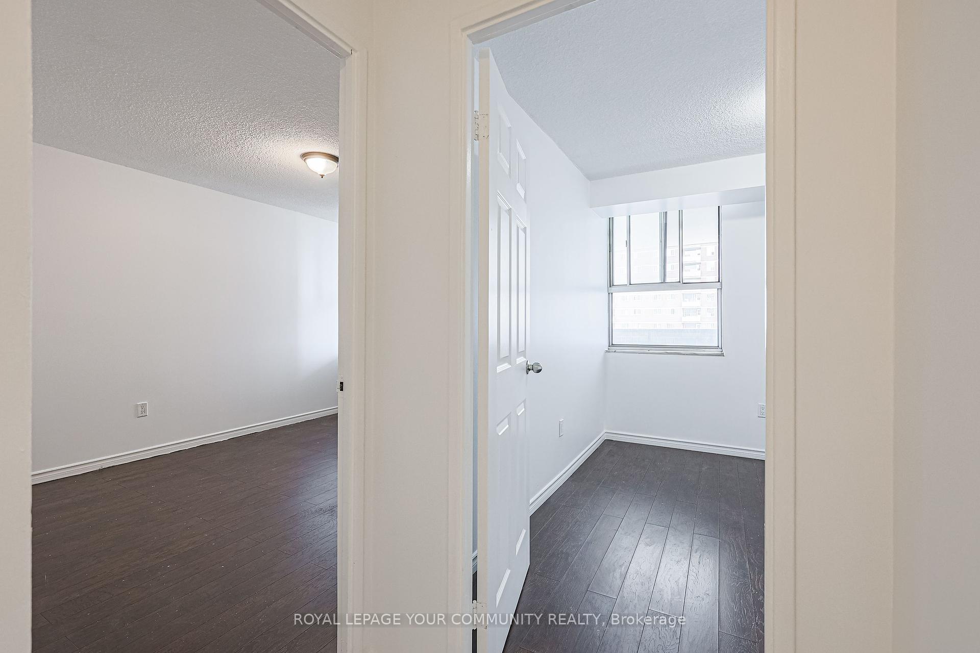 2 Bedrooms Condo at 10 Tobermory, Toronto For sale
