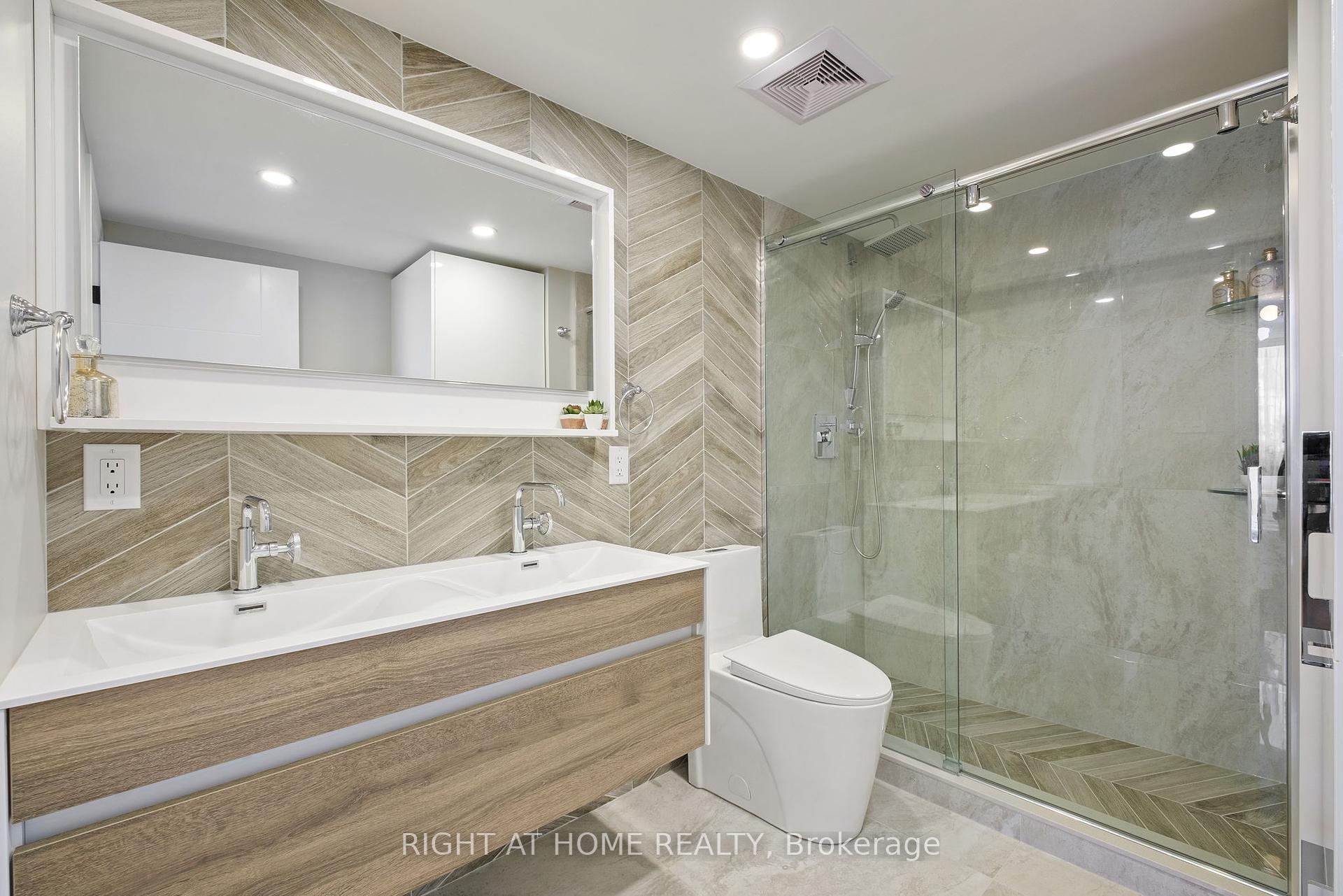 3 Bedrooms Condo at 120 Promenade,  Vaughan For sale