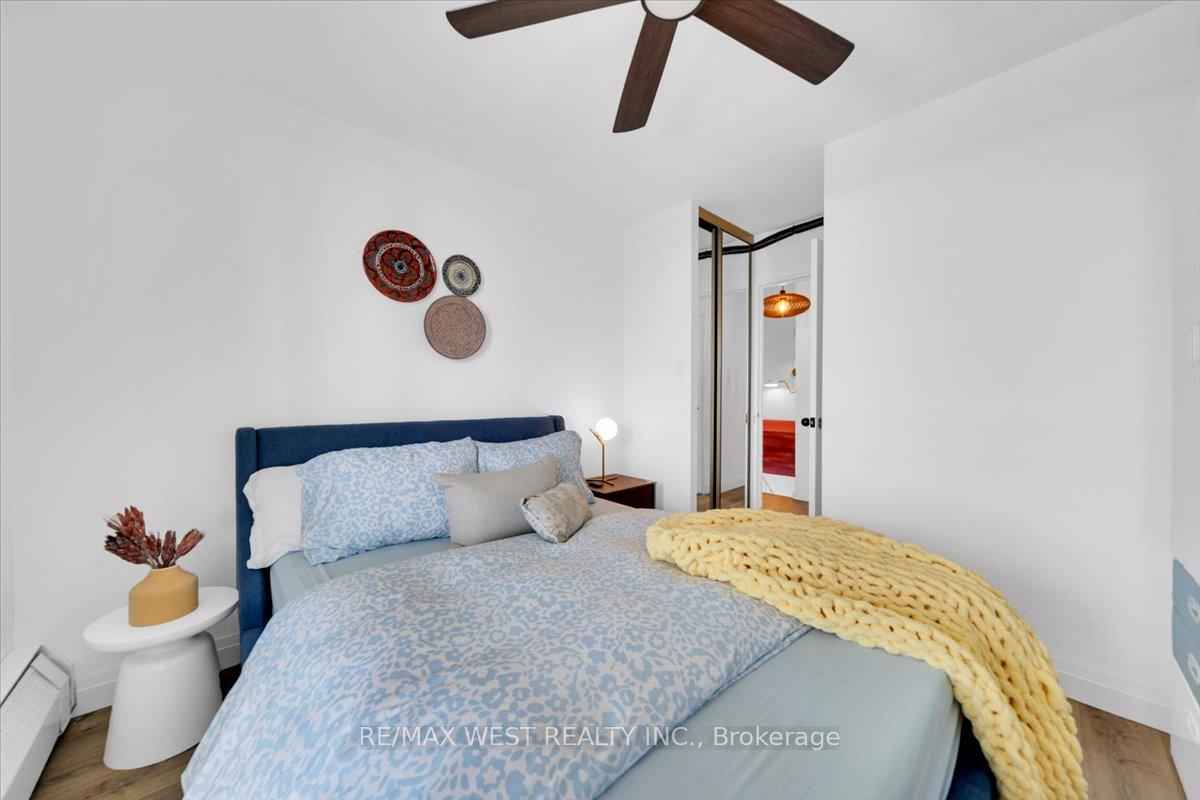 3 Bedrooms Condo at 35 Ormskirk, Toronto For sale
