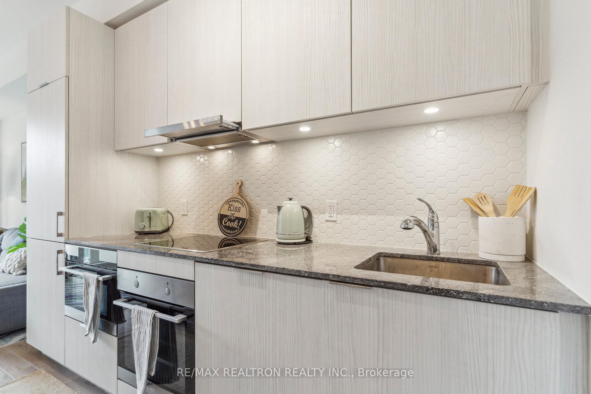 2 Bedrooms Condo at 158 Front, Toronto For sale