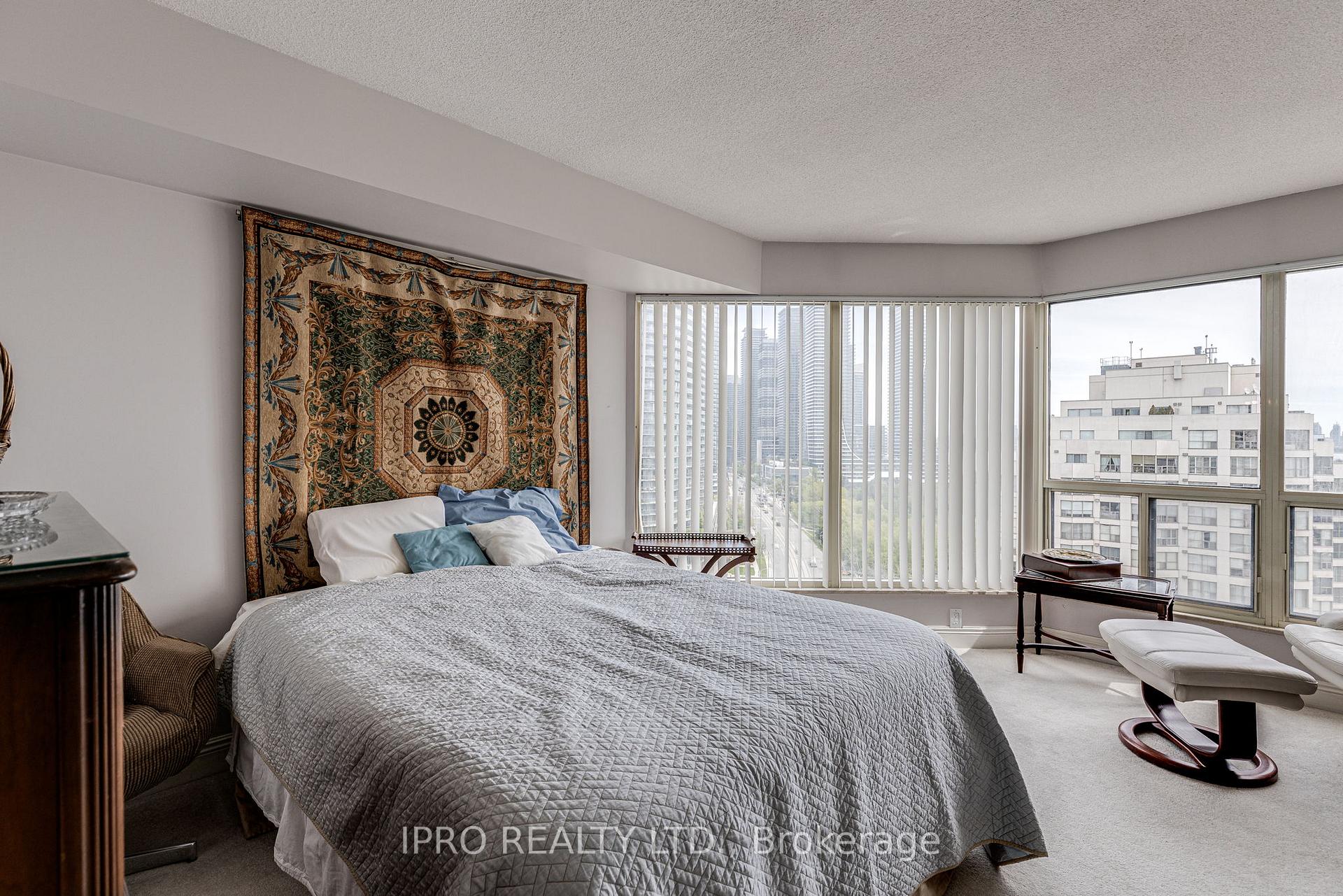 3 Bedrooms Condo at 2269 Lake Shore, Toronto For sale