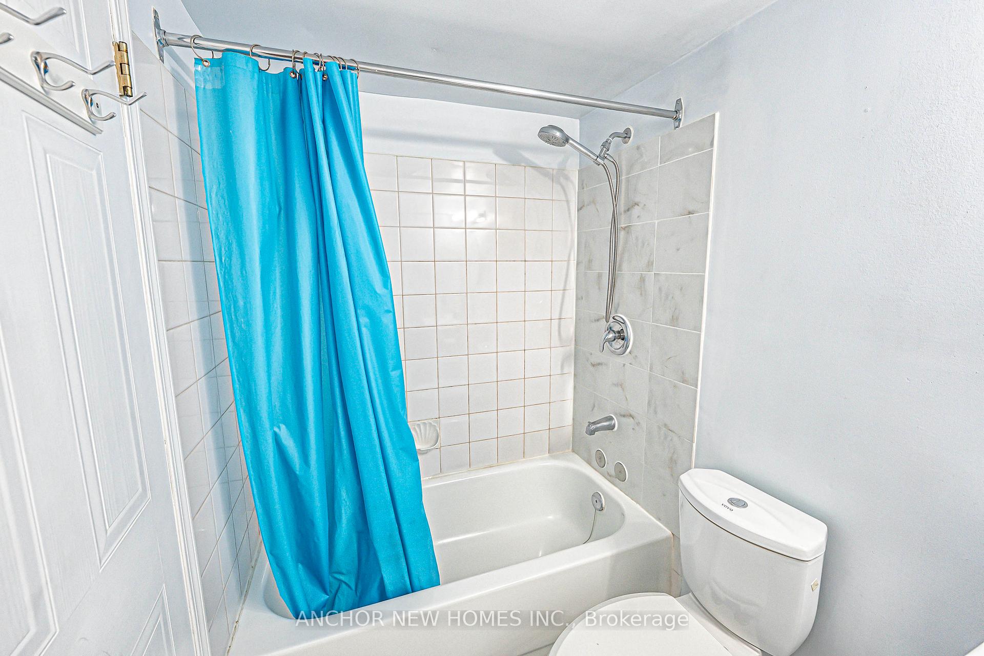 2 Bedrooms Condo at 65 Trailwood,  Mississauga For sale