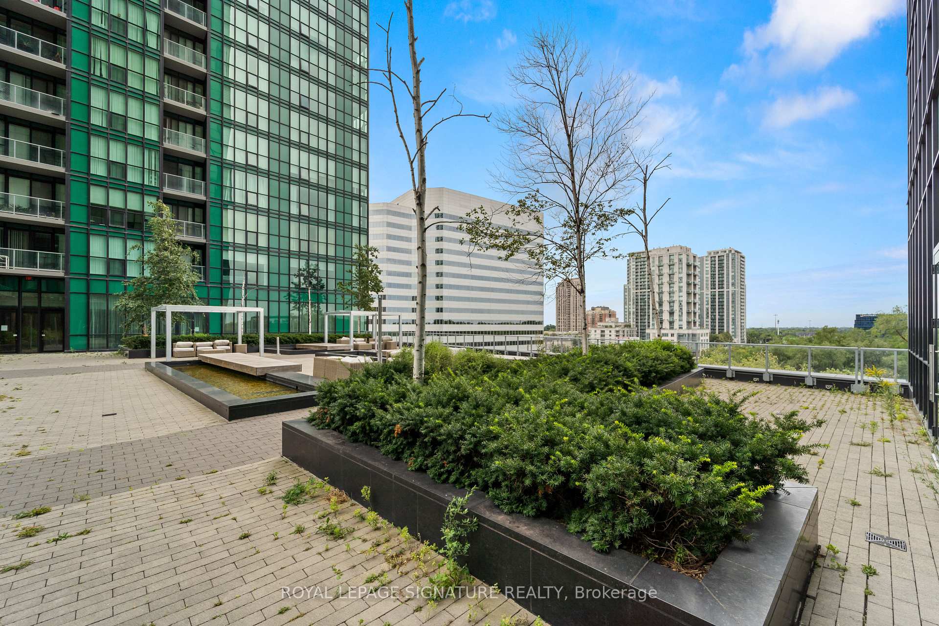 2 Bedrooms Condo at 11 Bogert, Toronto For sale