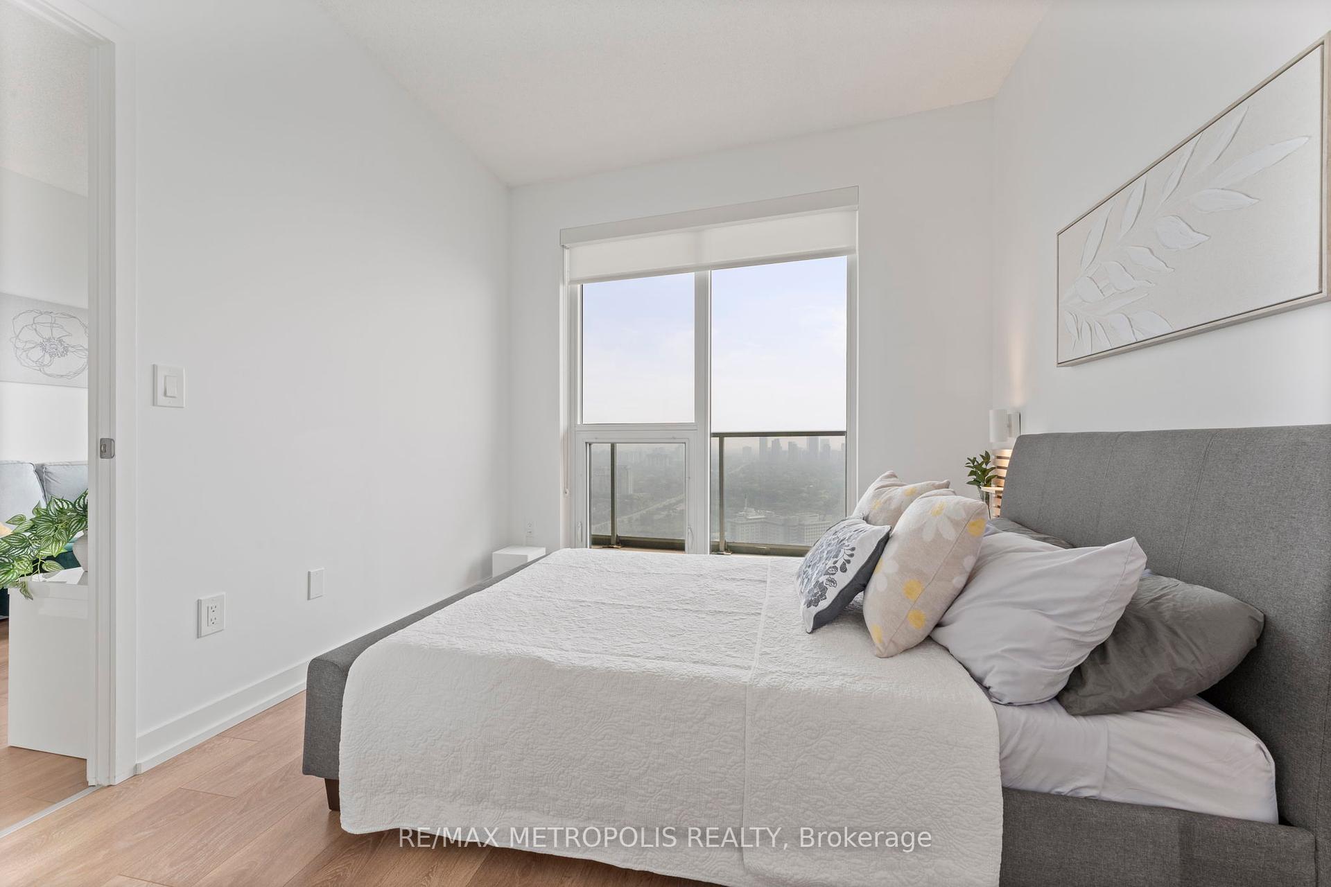 2 Bedrooms Condo at 117 McMahon, Toronto For sale