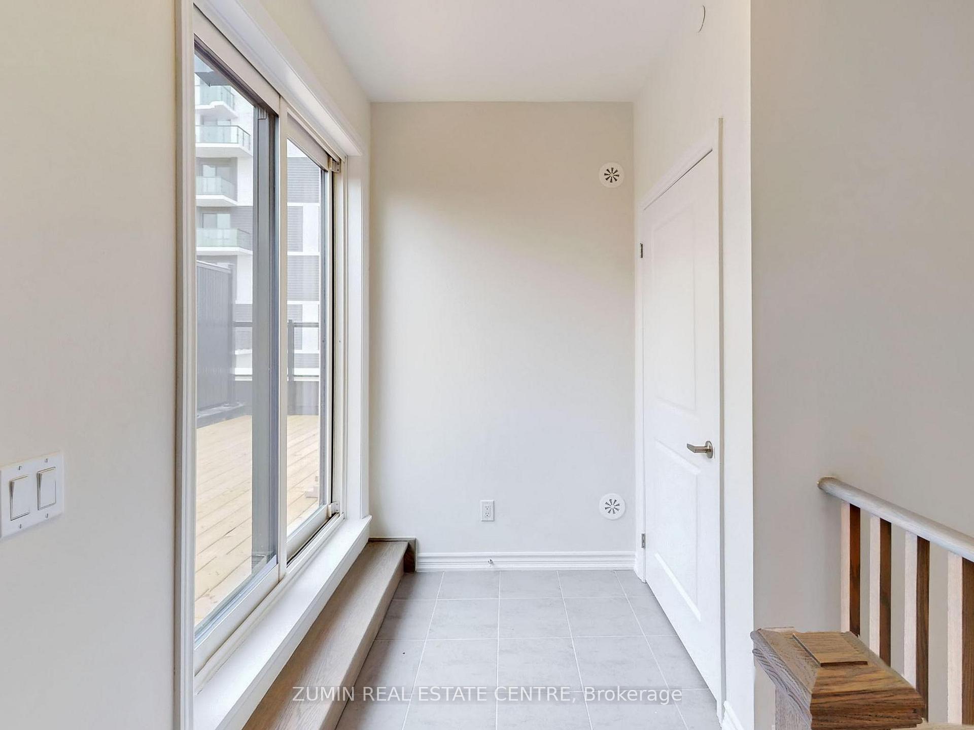 2 Bedrooms Condo at 349 Wheat Boom, Oakville For sale