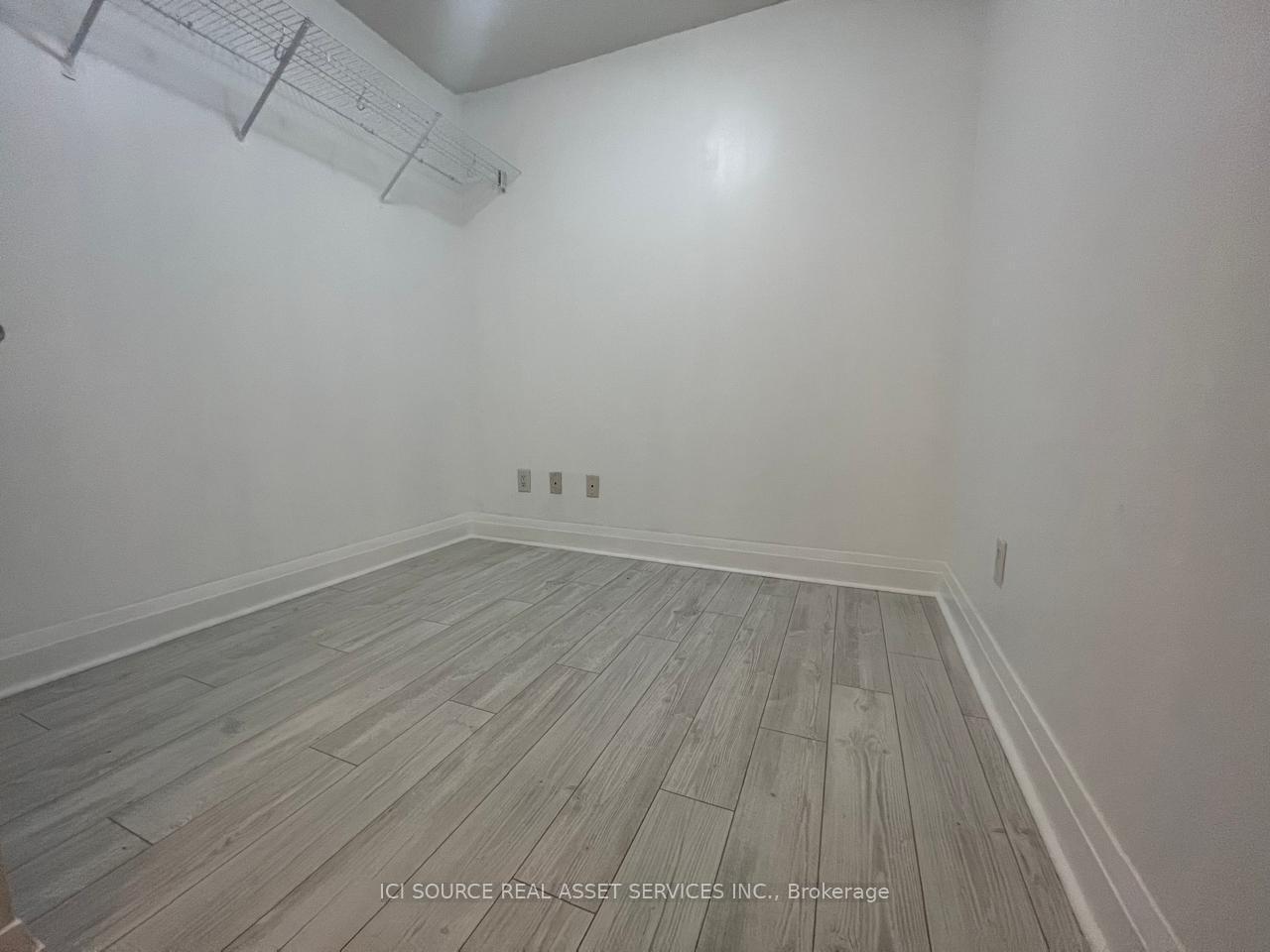 2 Bedrooms Condo at 20 North Park, Vaughan For sale