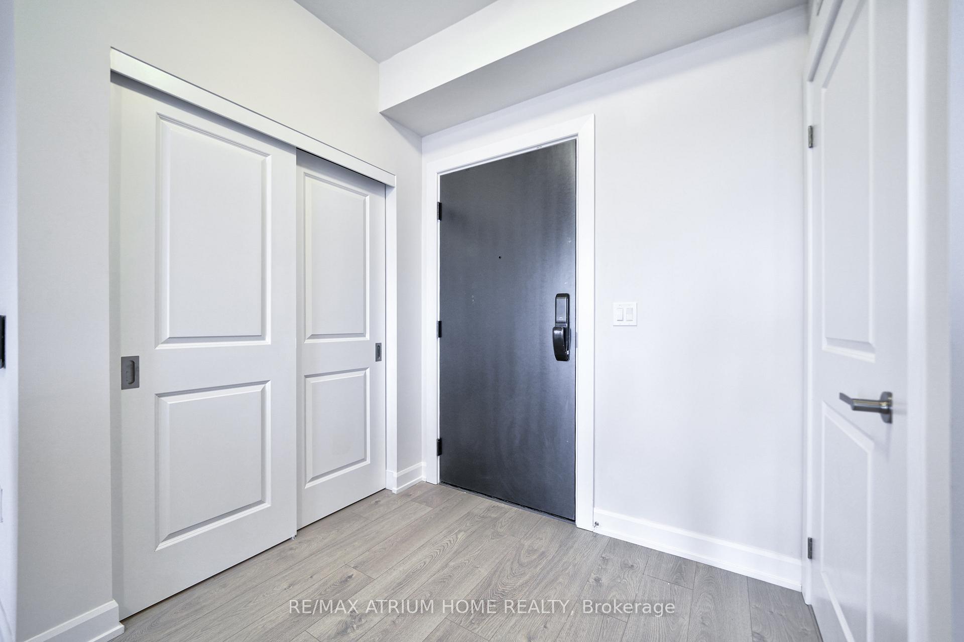 2 Bedrooms Condo at 3200 William Coltson,  Oakville For sale