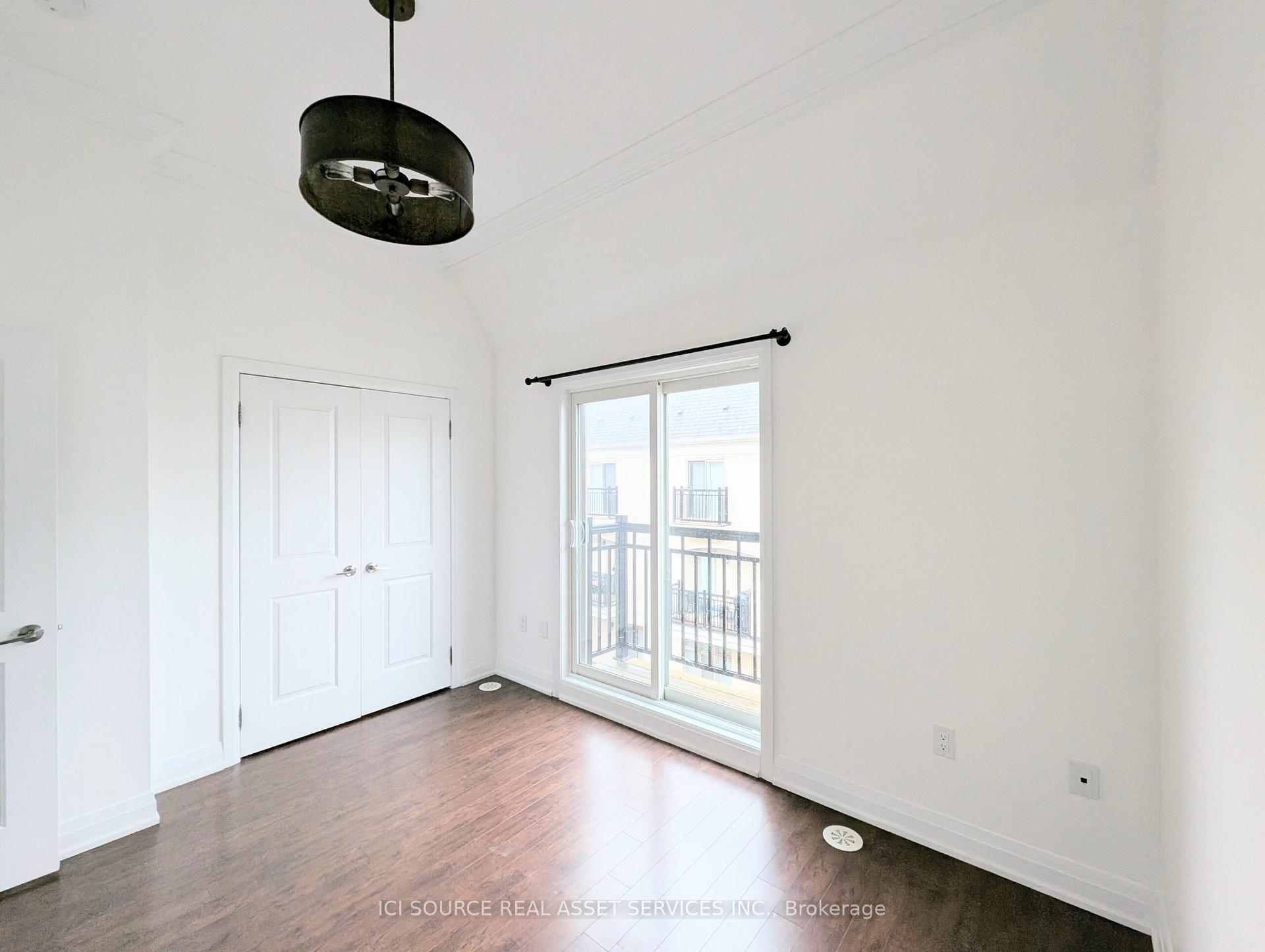 2 Bedrooms Condo at 3077 Cawthra,  Mississauga For sale