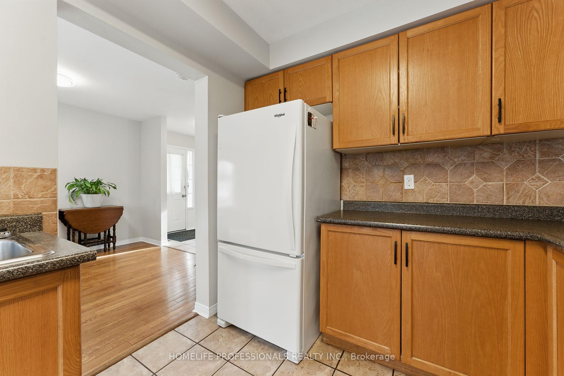3 Bedrooms Condo at 485 Green,  Hamilton For sale