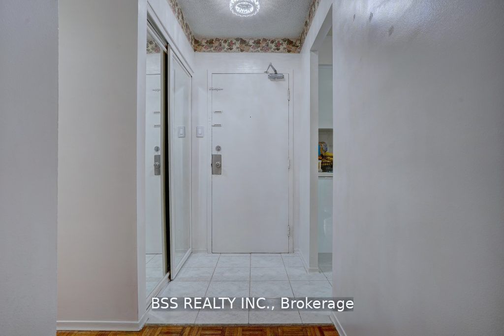 3380 Eglinton Avenue E, #402