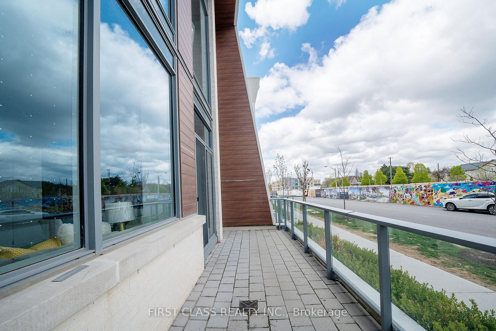 3 Bedrooms Condo at 8 Olympic Gdn, Toronto For sale