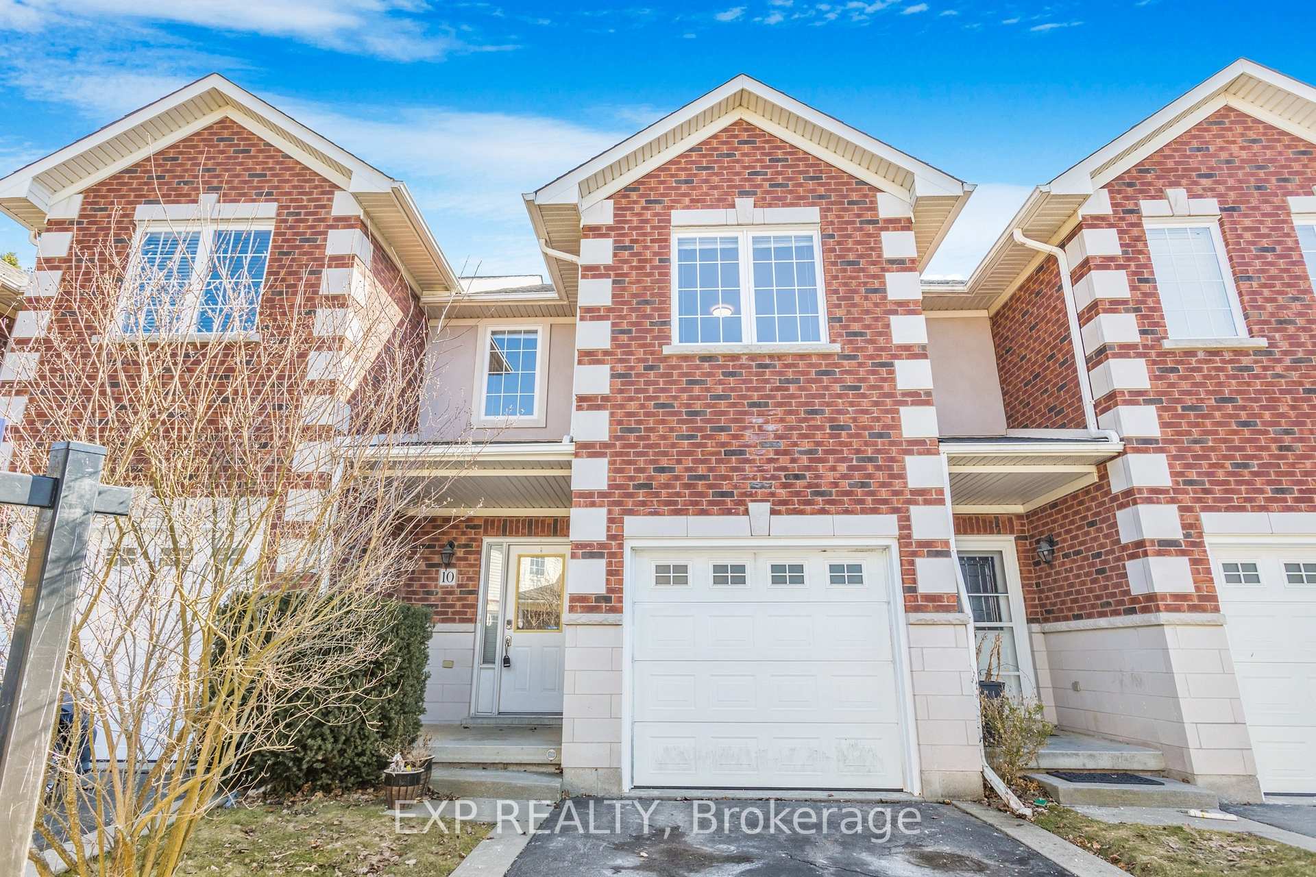 3 Bedrooms Condo at 81 Valridge, Hamilton For sale