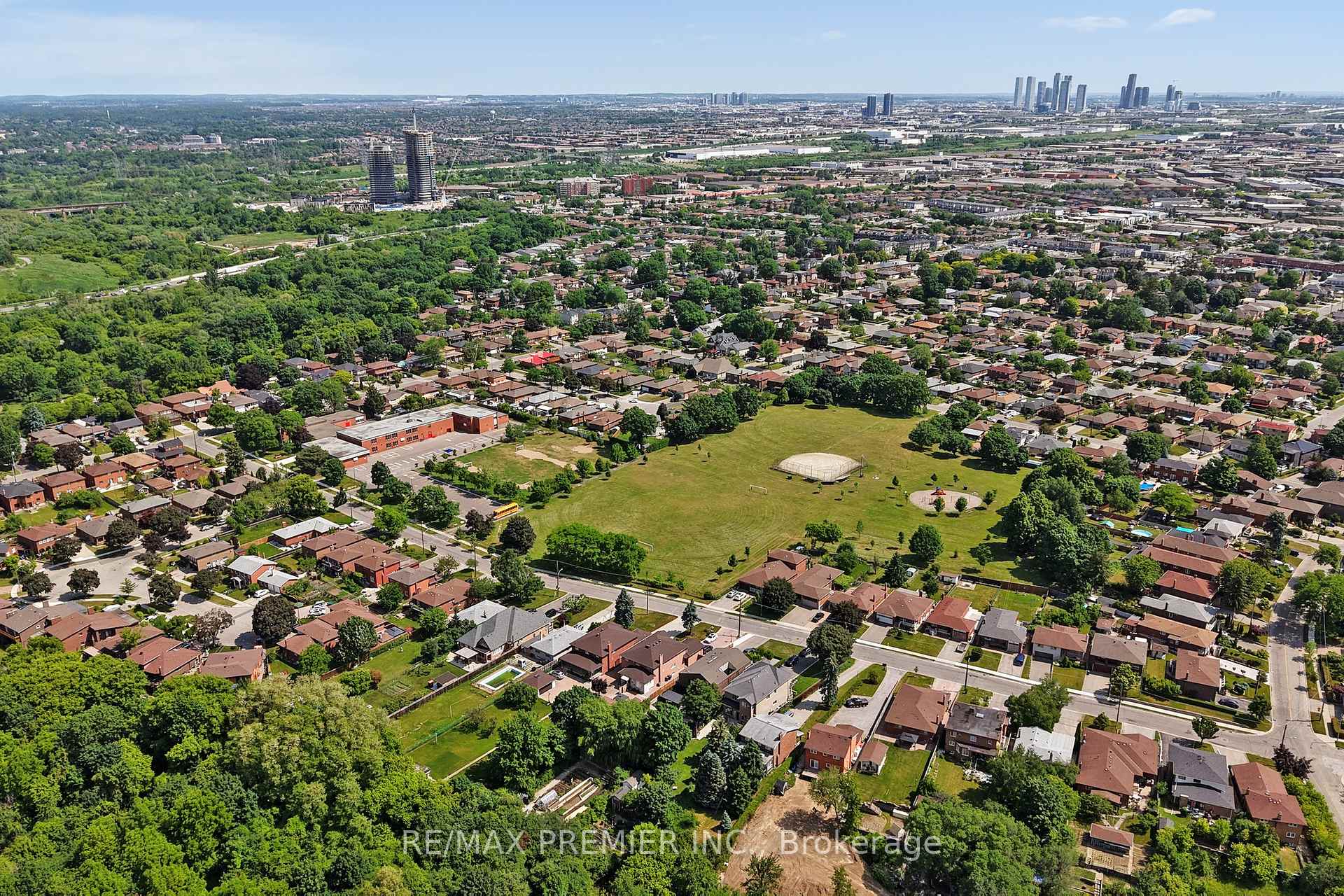 3 Bedrooms Condo at 1 Rowntree, Toronto For sale