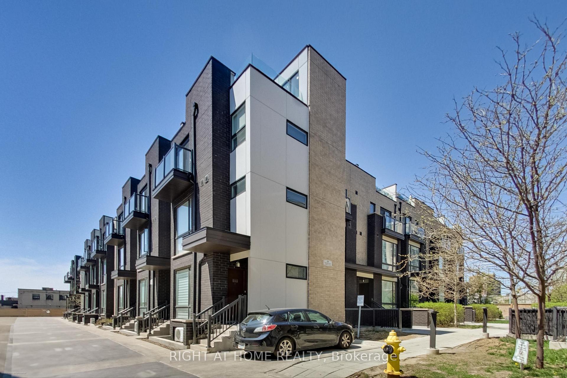 2 Bedrooms Condo at 30 Fieldway, Toronto For sale
