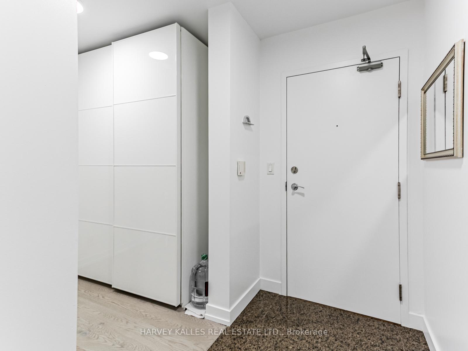 381 Front Street W 1810