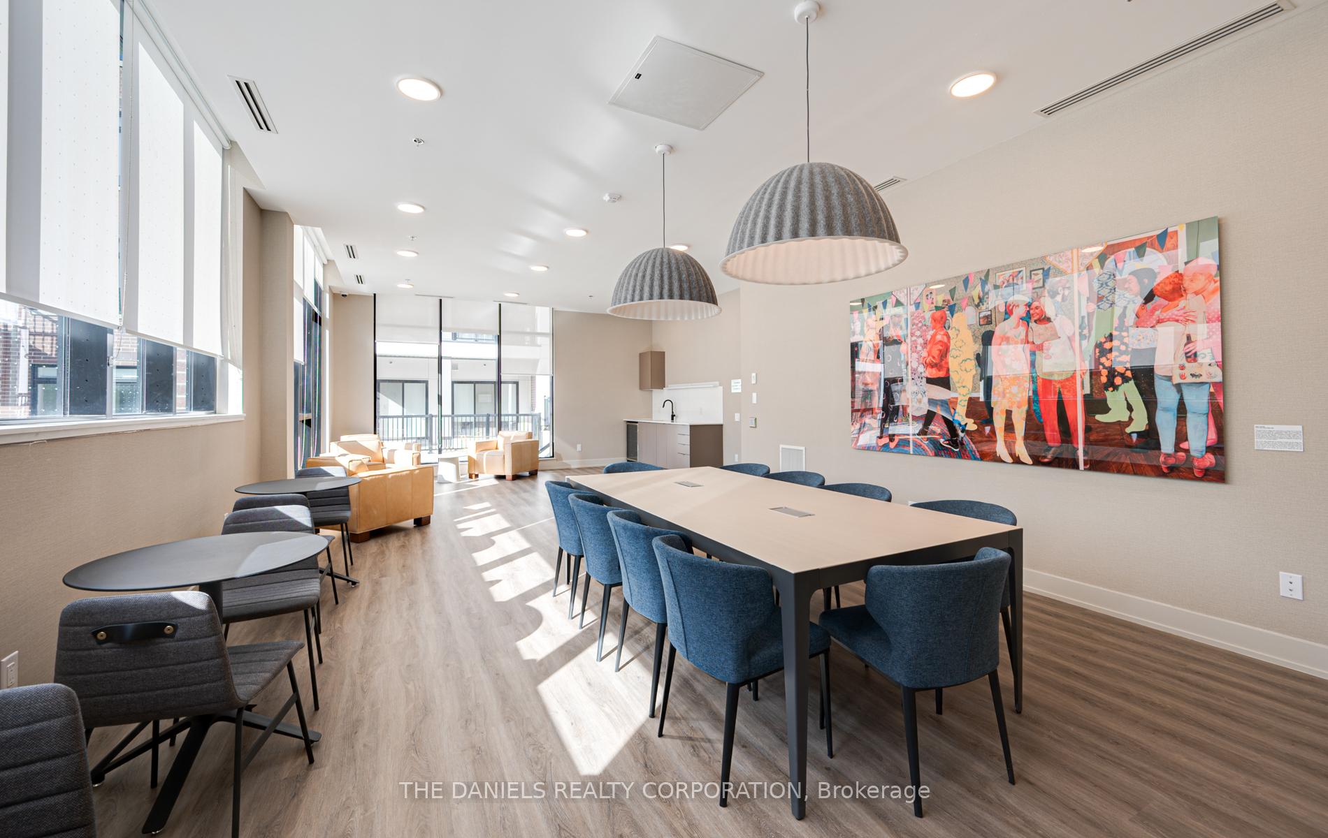 2 Bedrooms Condo at 165 Canon Jackson,  Toronto For sale
