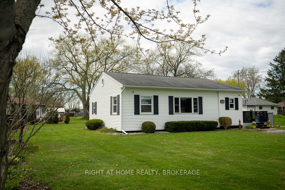 592 Cedar Bay