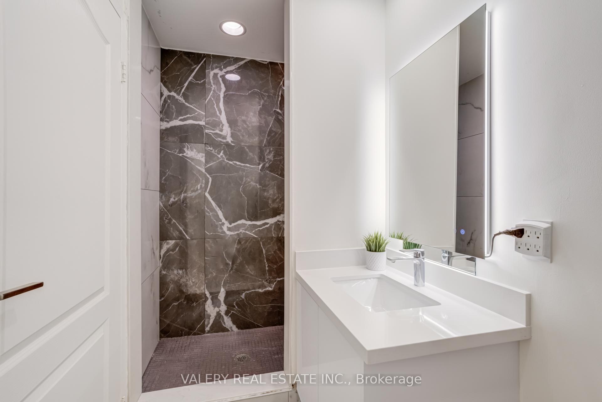 Condo at 1 King, Toronto For sale