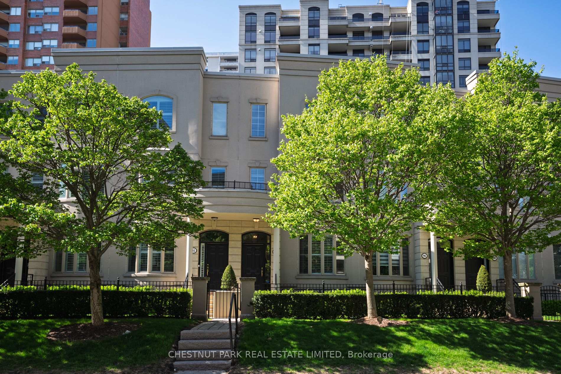 3 Bedrooms Condo at 94 Pleasant, Toronto For sale
