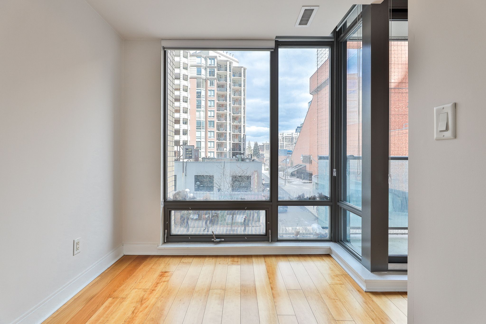 18 Yorkville Avenue 318