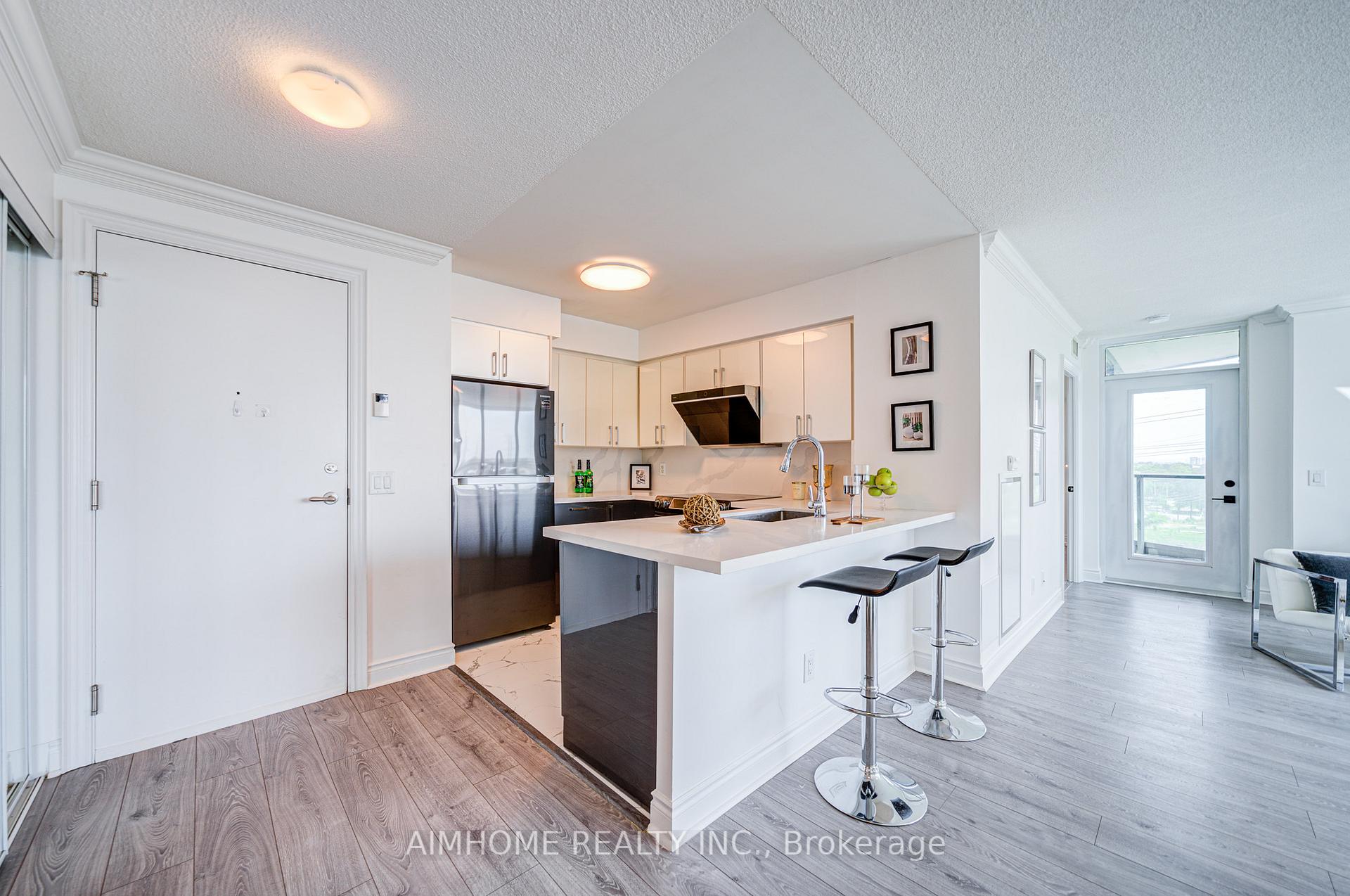 2 Bedrooms Condo at 25 Greenview, Toronto For sale