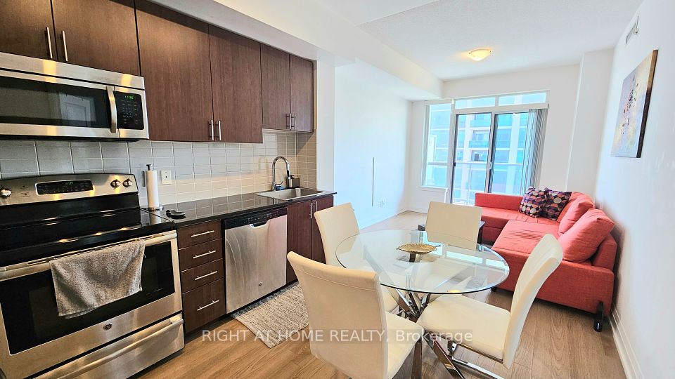 7161 YONGE