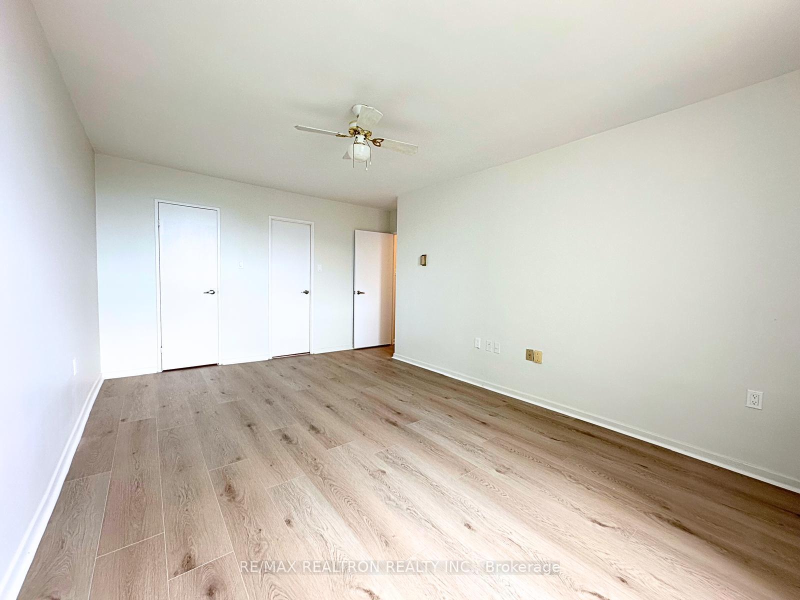 3 Bedrooms Condo at 130 Neptune, Toronto For sale